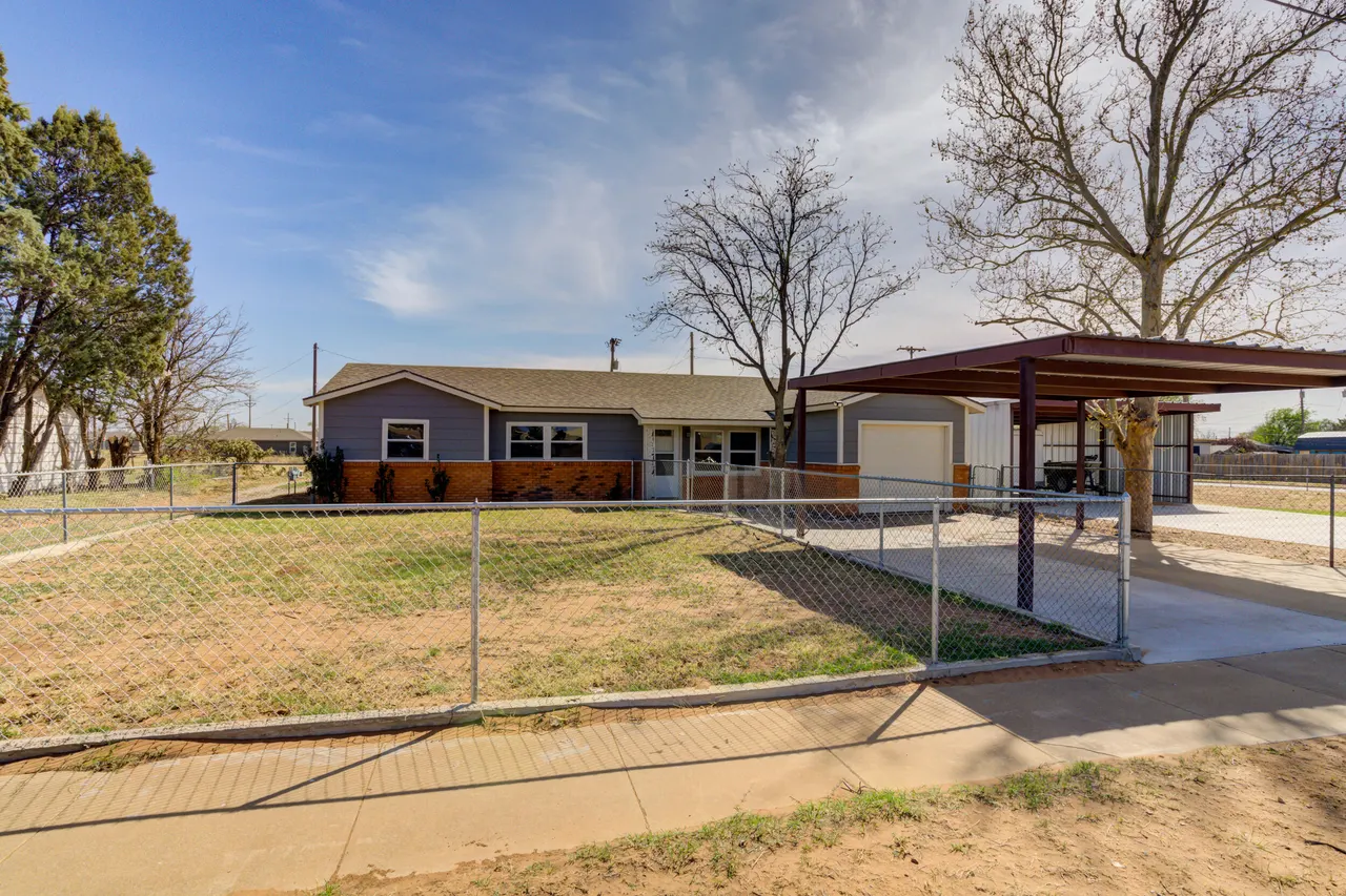 Photo 2 — 3204 E 2nd Street, Lubbock, TX 79403