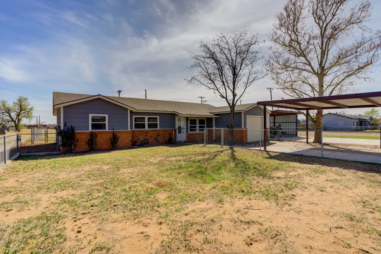 Photo 3 — 3204 E 2nd Street, Lubbock, TX 79403