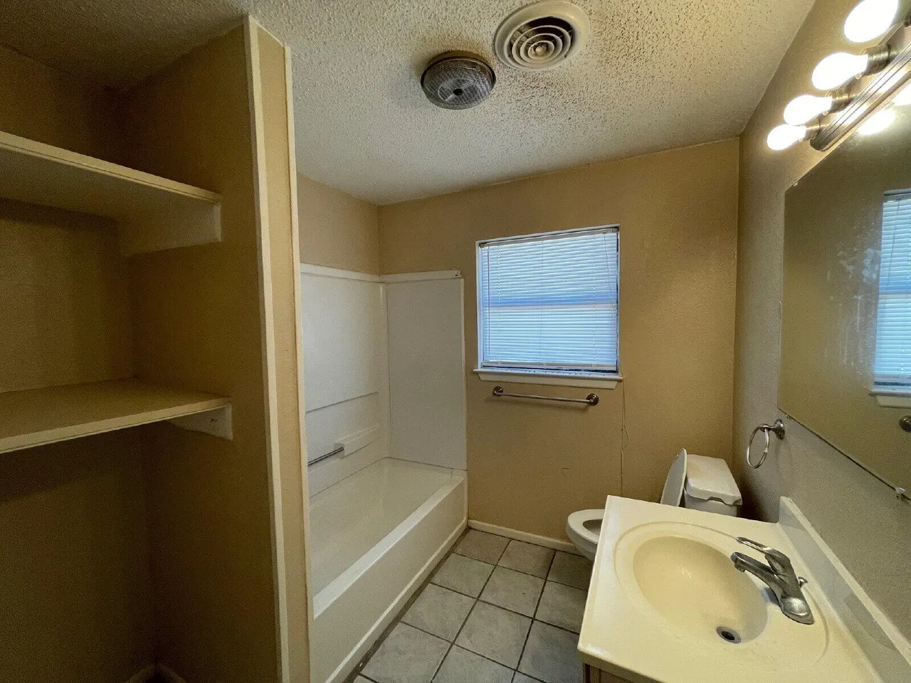 Photo 9 — 2202 15th Street 5, Lubbock, TX 79401