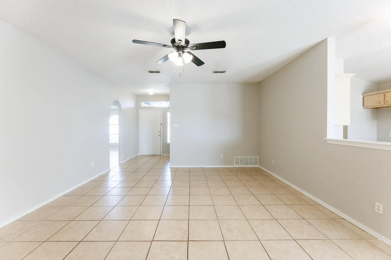 Photo 11 — 5903 10th Street Unit 3, Lubbock, TX 79416