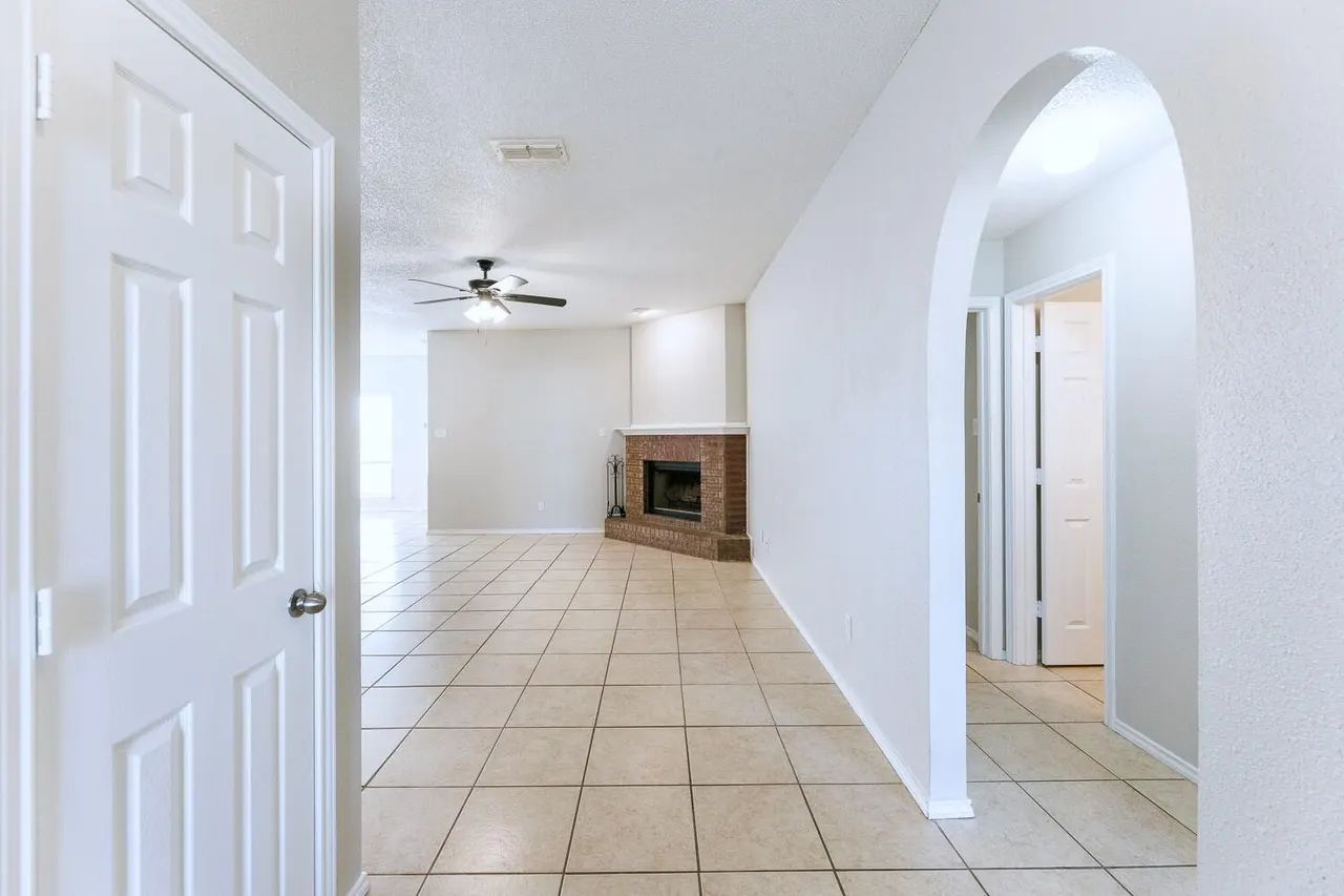 Photo 7 — 5903 10th Street Unit 3, Lubbock, TX 79416