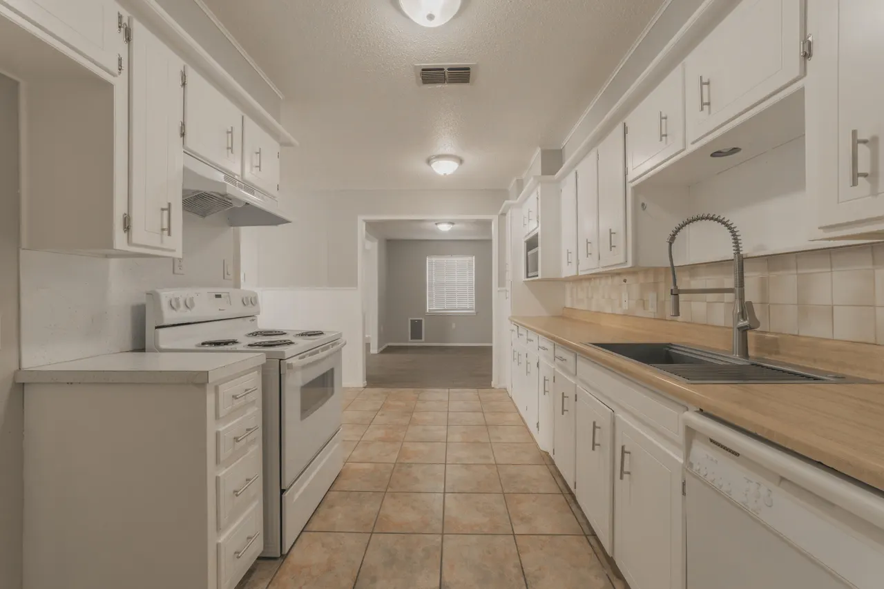 Photo 11 — 4802 54th Street, Lubbock, TX 79414
