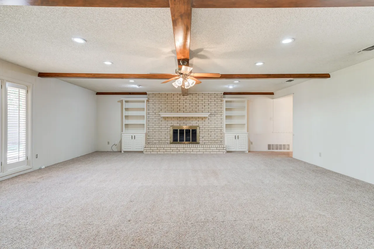 Photo 3 — 1601 E Crystal Lane, Brownfield, TX 79316