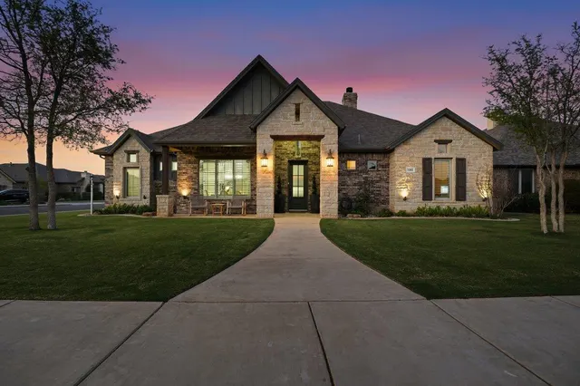 Photo 2 — 1202 N 14th Place, Wolfforth, TX 79382