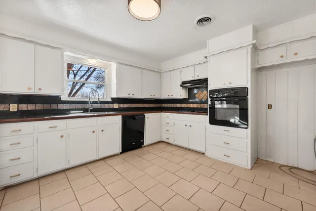 Photo 5 — 2509 61st Street, Lubbock, TX 79413