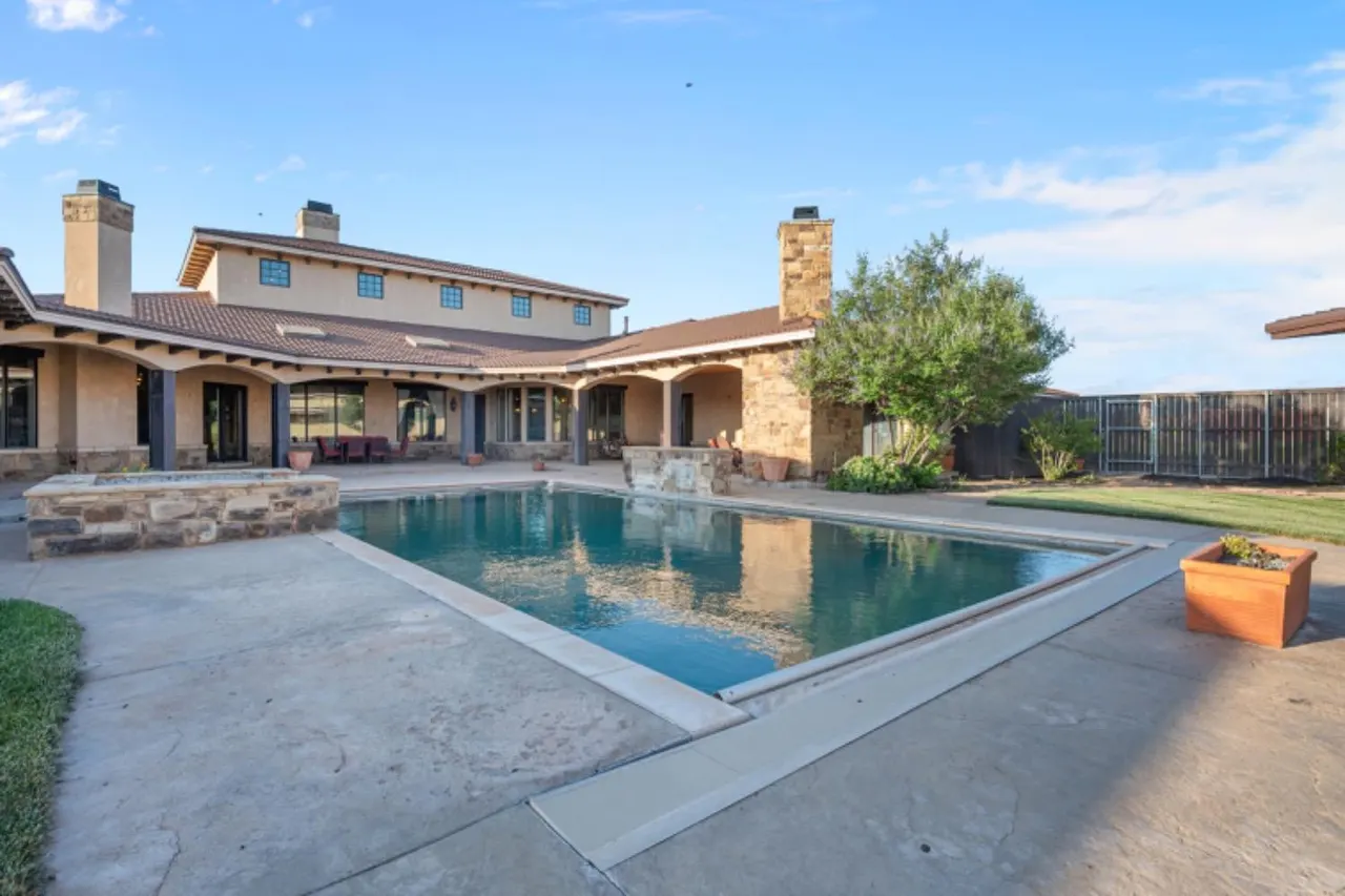 Photo 9 — 5631 Woodrow Road, Lubbock, TX 79424