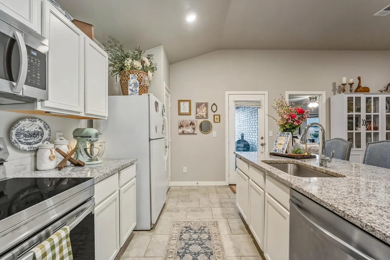 Photo 10 — 3308 Venita Avenue, Lubbock, TX 79407