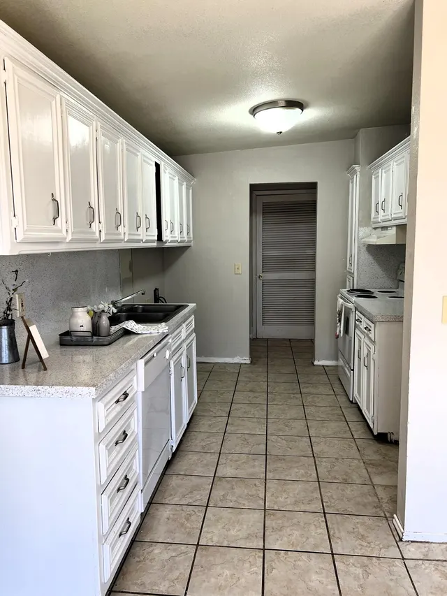 Photo 6 — 2729 64th Street, Lubbock, TX 79413