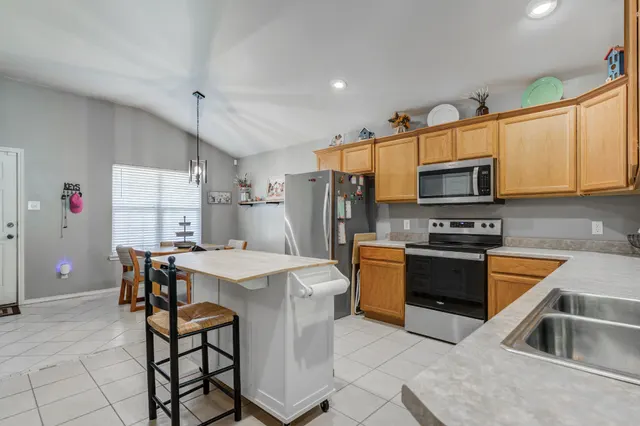 Photo 3 — 6612 37th Street, Lubbock, TX 79407