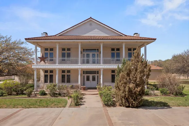 Front exterior — 2404 York Avenue, Lubbock, TX 79407