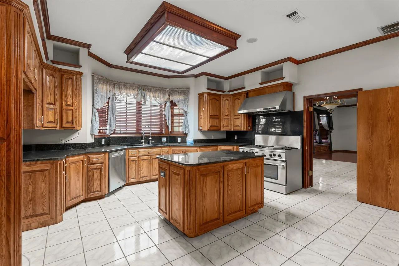 Photo 13 — 2404 York Avenue, Lubbock, TX 79407