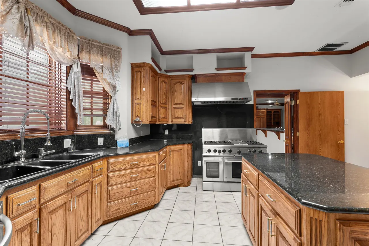 Photo 16 — 2404 York Avenue, Lubbock, TX 79407