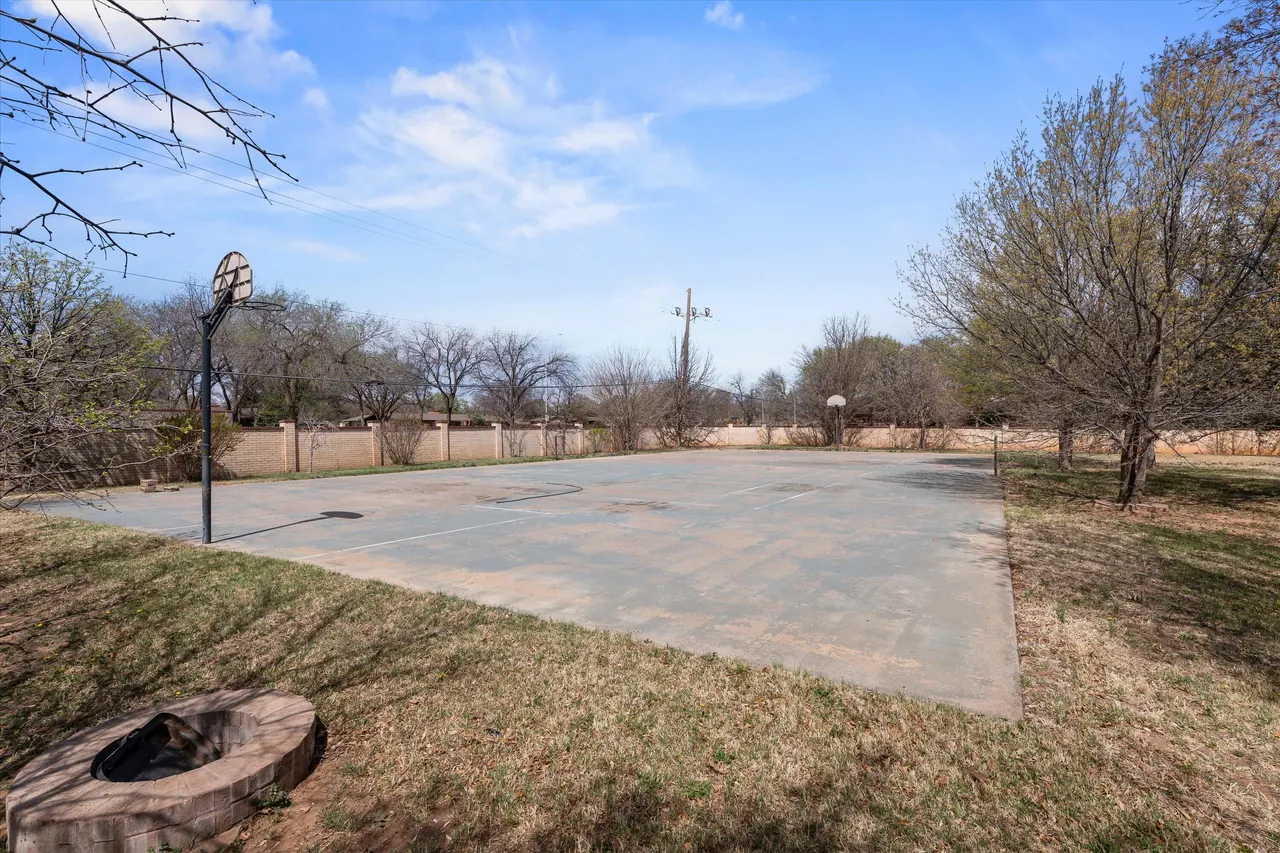 Photo 82 — 2404 York Avenue, Lubbock, TX 79407