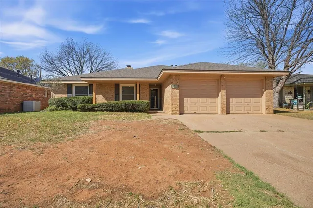 Photo 3 — 4810 62nd Street, Lubbock, TX 79414