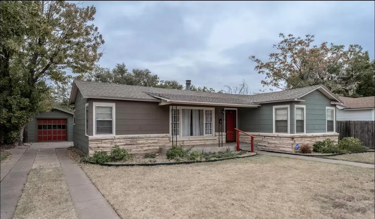 Photo 2 — 2816 37th Street, Lubbock, TX 79413