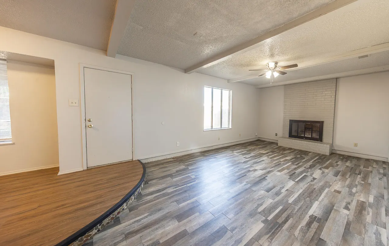 Photo 2 — 7404 Fir Avenue, Lubbock, TX 79404