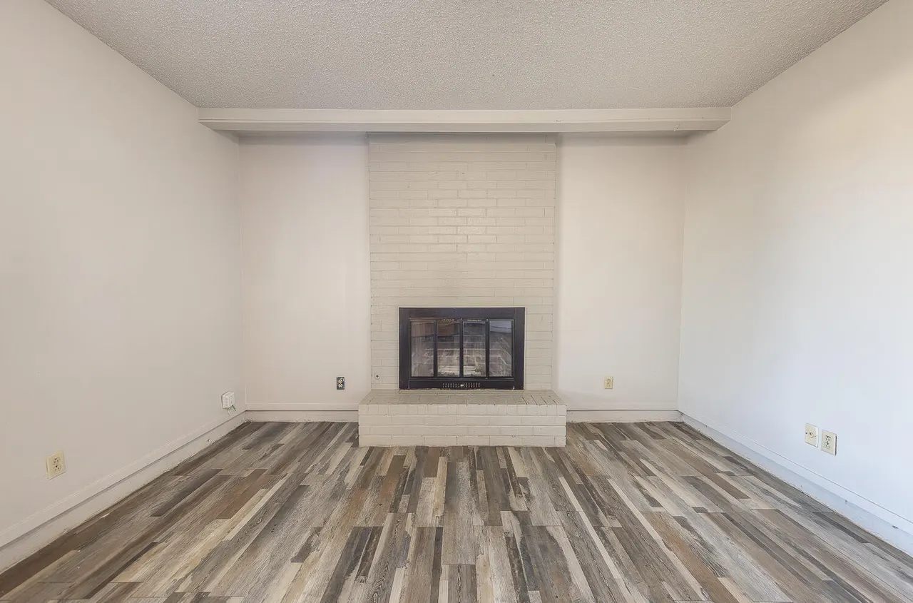 Photo 5 — 7404 Fir Avenue, Lubbock, TX 79404