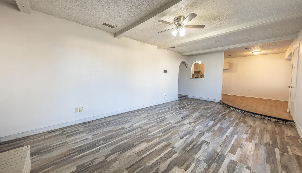 Photo 6 — 7404 Fir Avenue, Lubbock, TX 79404