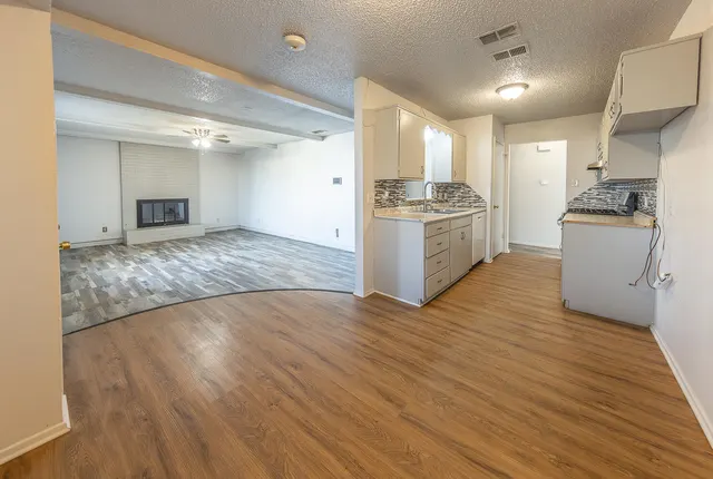 Photo 8 — 7404 Fir Avenue, Lubbock, TX 79404