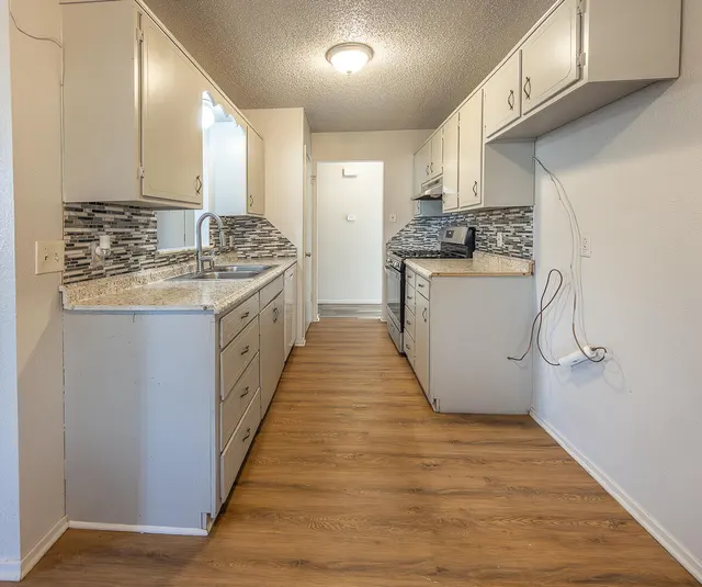 Photo 3 — 7404 Fir Avenue, Lubbock, TX 79404