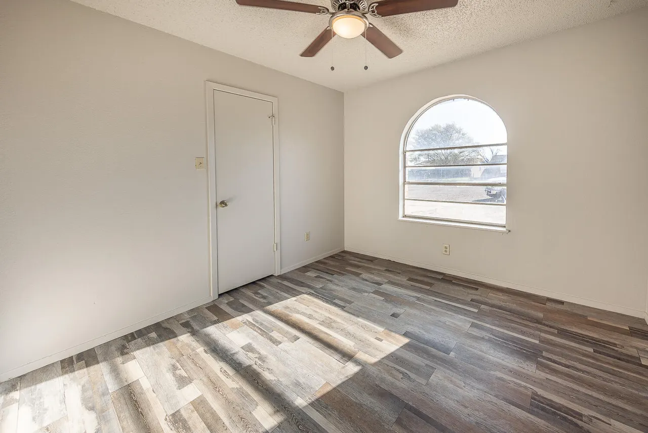 Photo 10 — 7404 Fir Avenue, Lubbock, TX 79404
