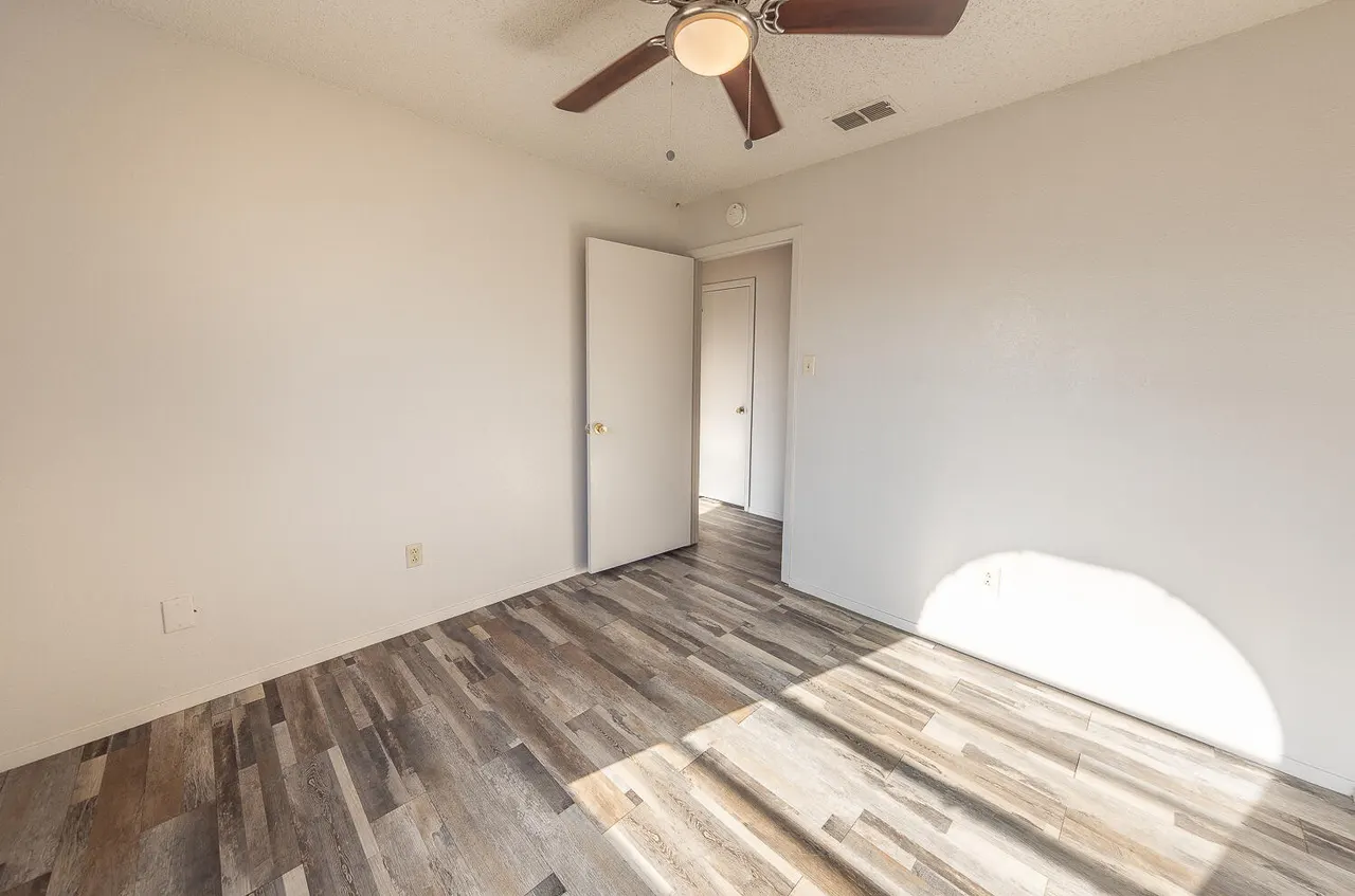 Photo 11 — 7404 Fir Avenue, Lubbock, TX 79404
