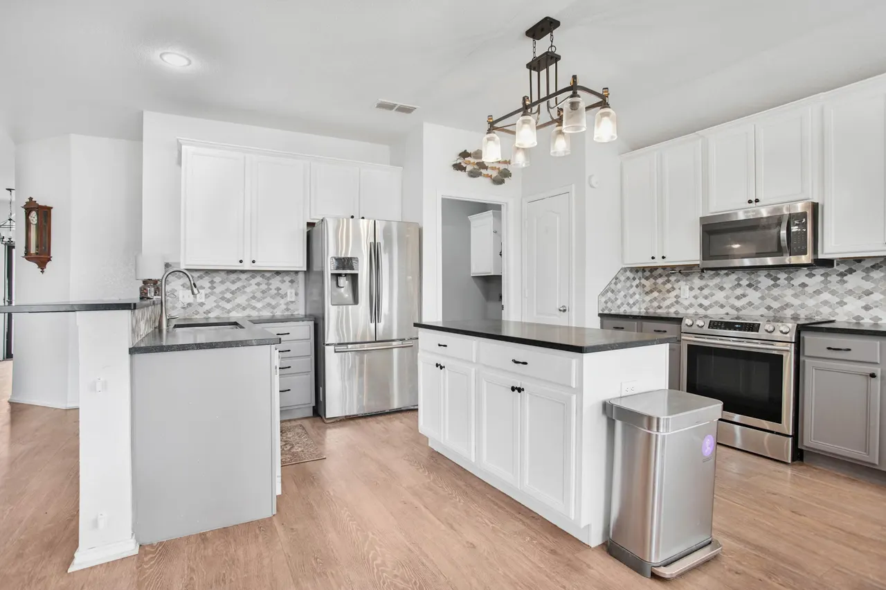 Photo 12 — 611 N 7th Street, Wolfforth, TX 79382