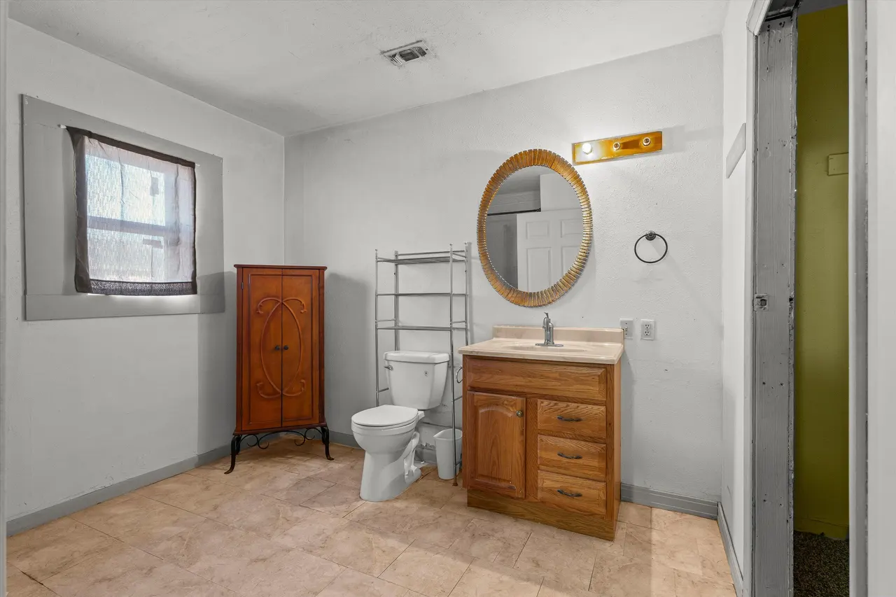 Photo 13 — 712 10th Street, Levelland, TX 79336