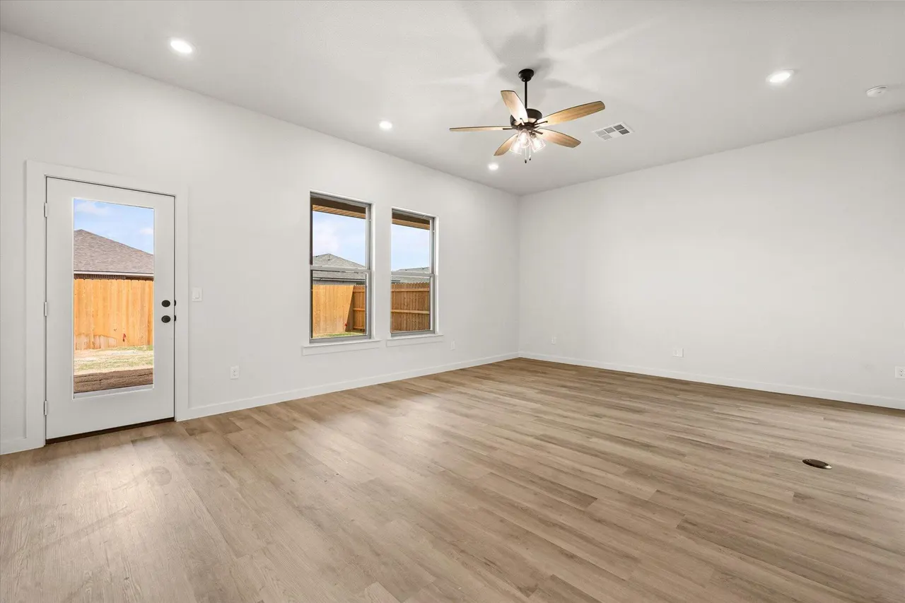 Photo 9 — 7012 16th Street, Lubbock, TX 79416