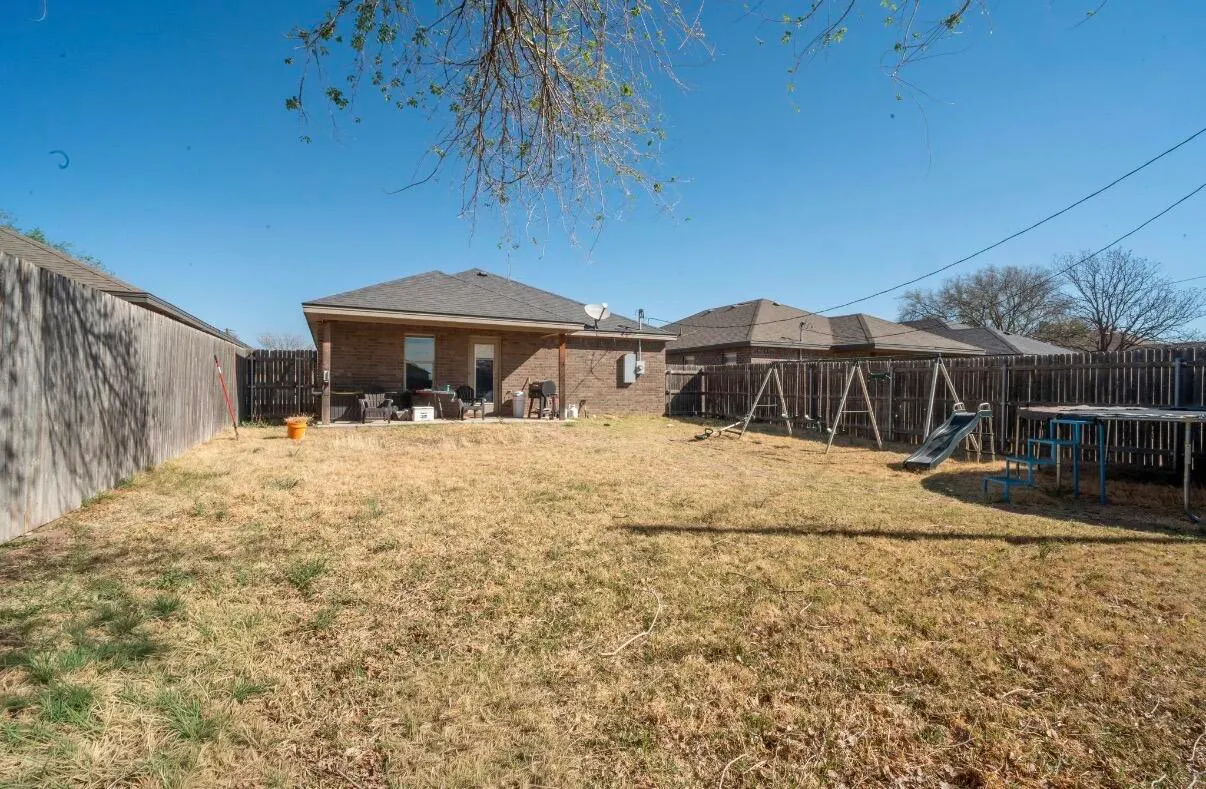 Photo 11 — 6417 24th Street, Lubbock, TX 79407