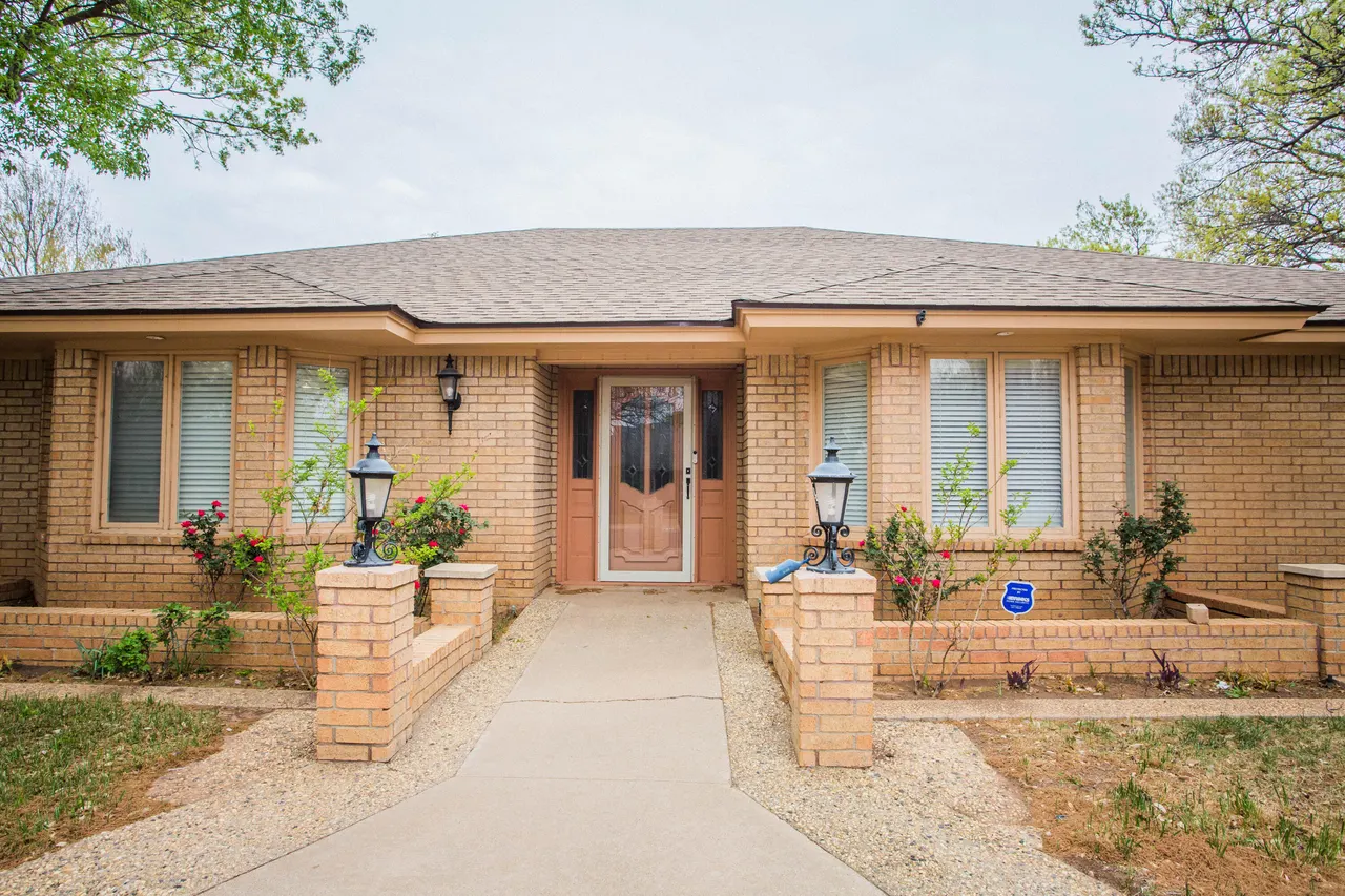 Photo 2 — 4202 93rd Street, Lubbock, TX 79423