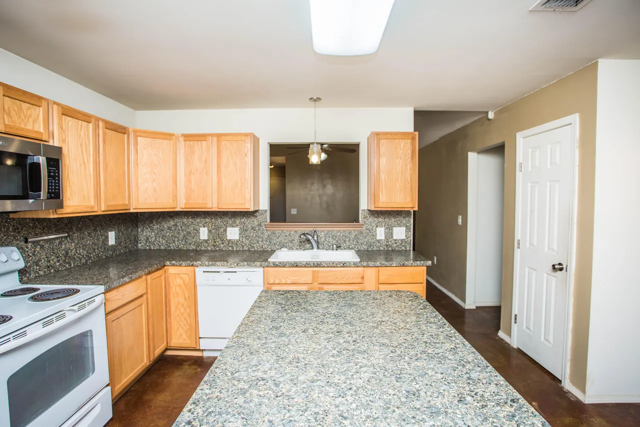 Photo 11 — 6114 22nd Street UNIT 2, Lubbock, TX 79407