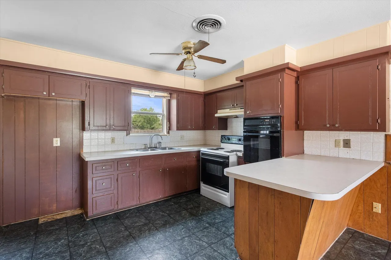 Photo 9 — 5220  41st  Street, Lubbock, TX 79414