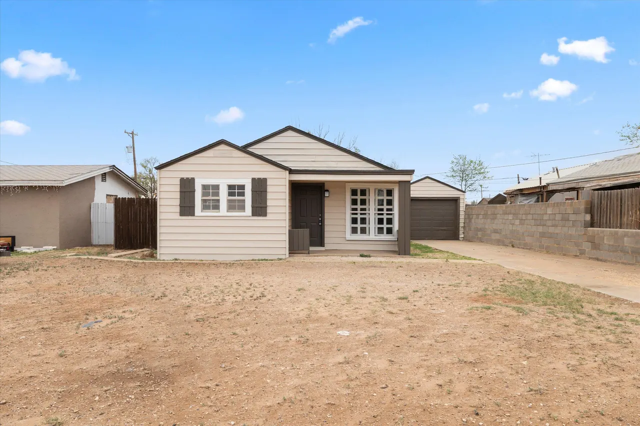 Front exterior — 204 Avenue L, Levelland, TX 79336