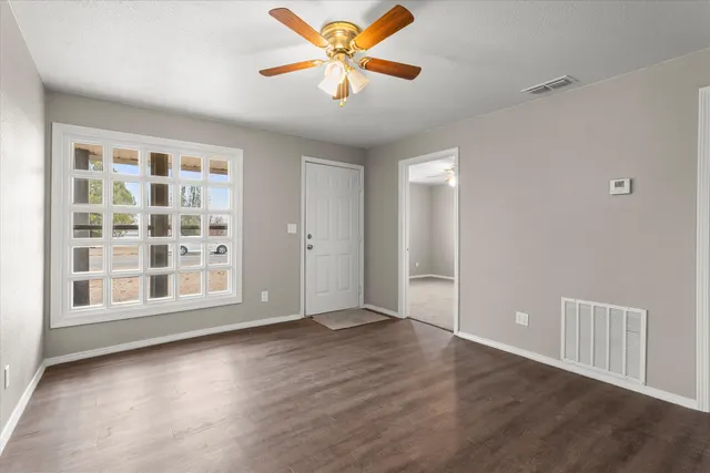 Photo 5 — 204 Avenue L, Levelland, TX 79336