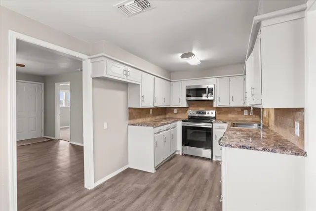 Photo 7 — 204 Avenue L, Levelland, TX 79336