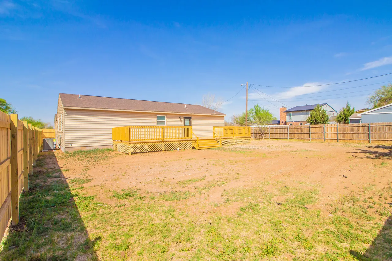 Photo 19 — 1030 S 16th Street, Slaton, TX 79364