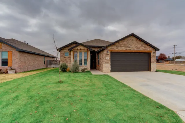 Photo 2 — 204 Joliet Avenue, Levelland, TX 79336