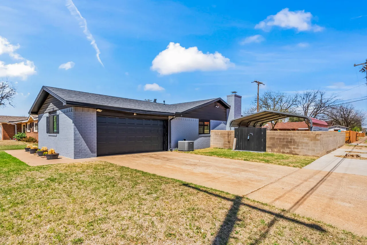 Photo 3 — 1500 W Garza Street, Slaton, TX 79364