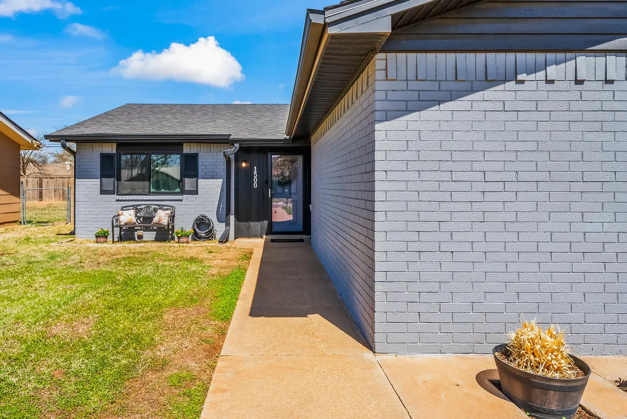 Photo 2 — 1500 W Garza Street, Slaton, TX 79364
