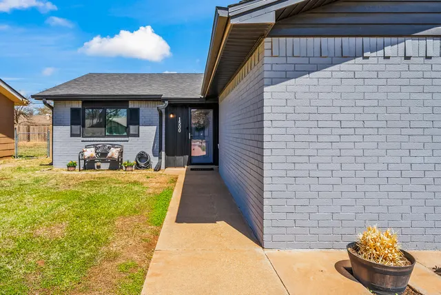 Photo 2 — 1500 W Garza Street, Slaton, TX 79364