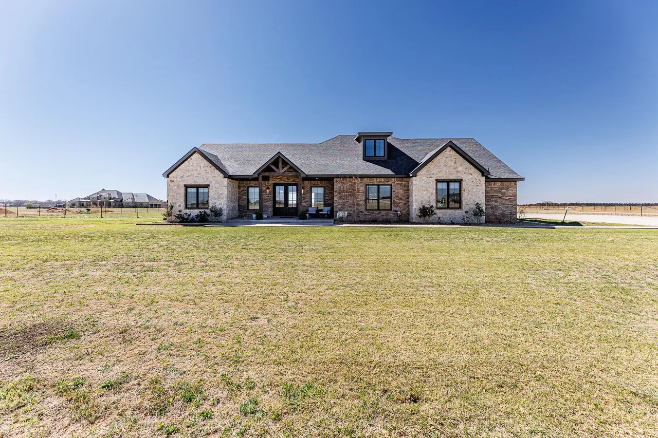 Photo 2 — 8128 E County Road 6100, Idalou, TX 79329