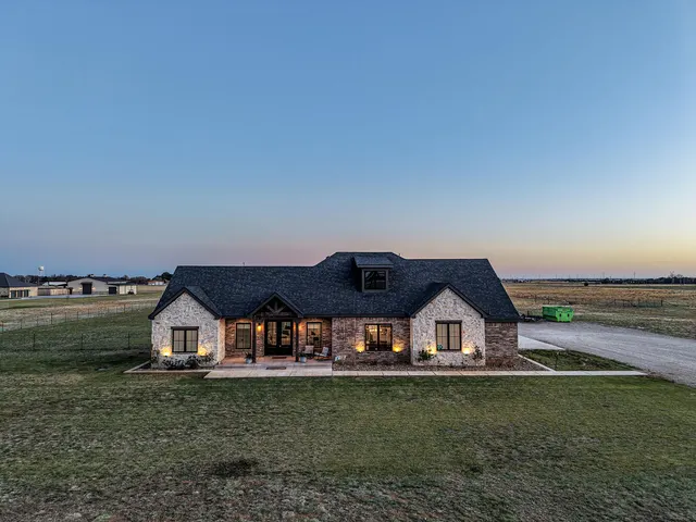 Front exterior — 8128 E County Road 6100, Idalou, TX 79329
