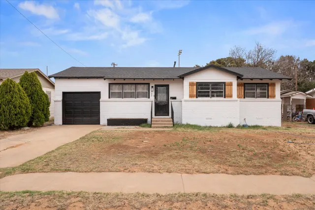 Front exterior — 127 Flint Avenue, Levelland, TX 79336