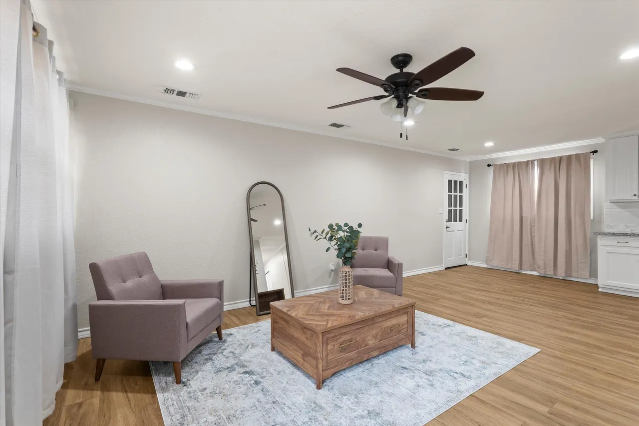 Photo 2 — 127 Flint Avenue, Levelland, TX 79336