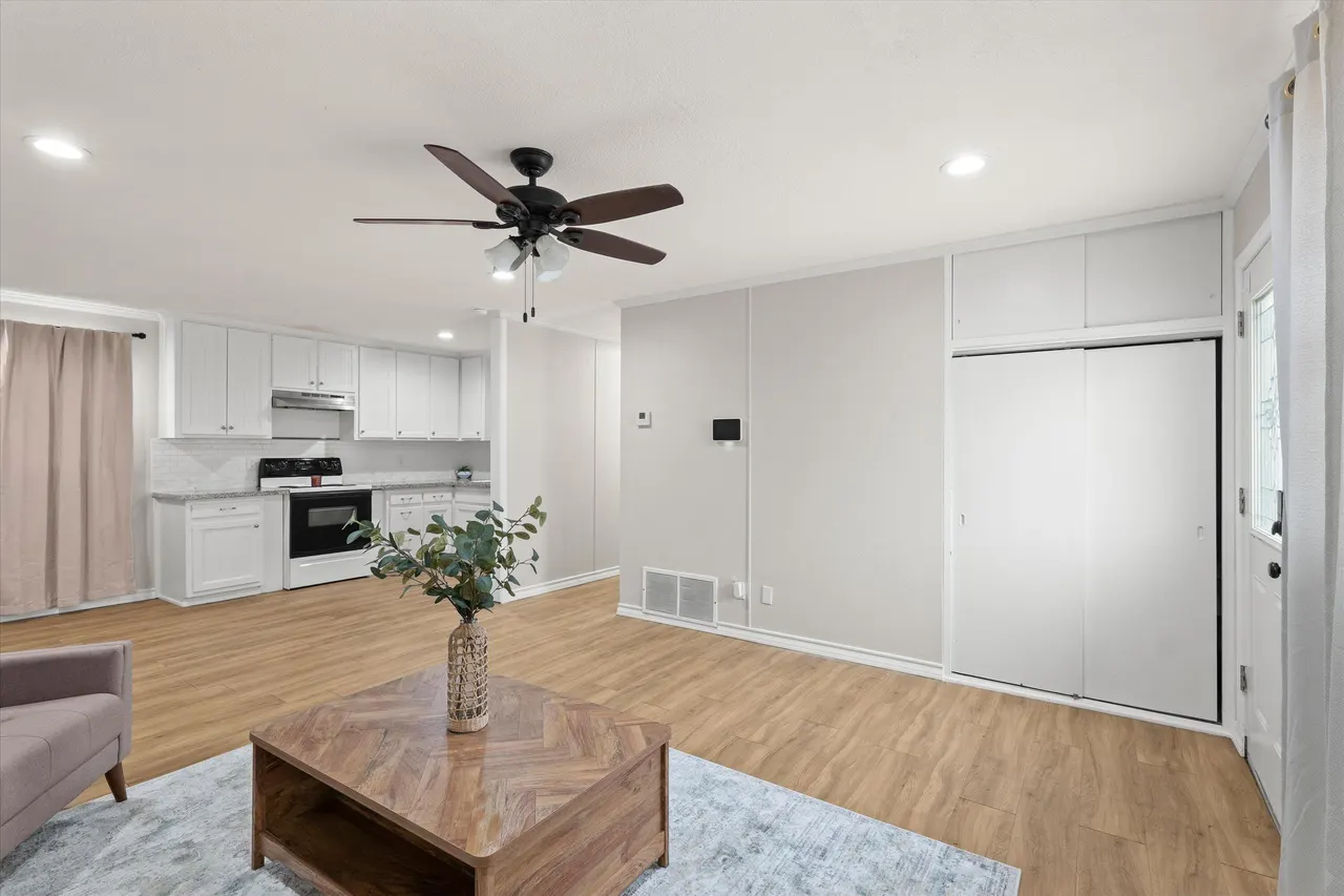 Photo 3 — 127 Flint Avenue, Levelland, TX 79336