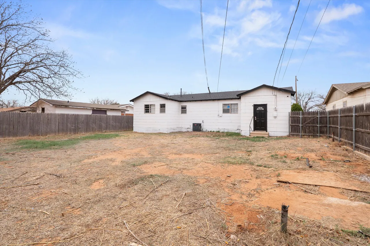 Photo 20 — 127 Flint Avenue, Levelland, TX 79336
