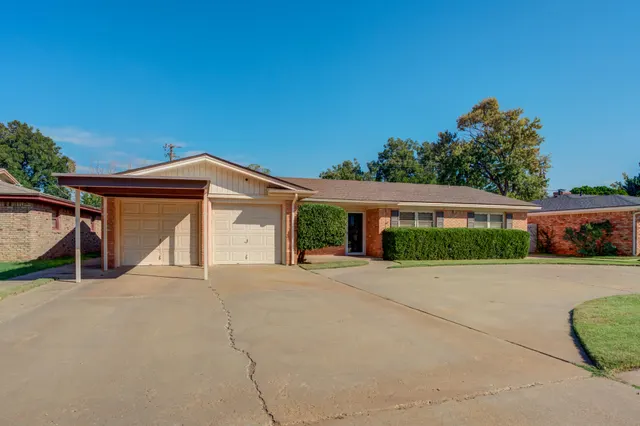 Photo 3 — 2132 69th Street, Lubbock, TX 79412