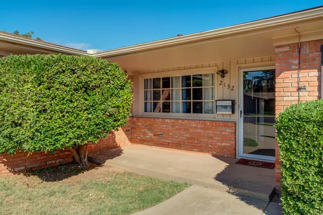 Photo 5 — 2132 69th Street, Lubbock, TX 79412