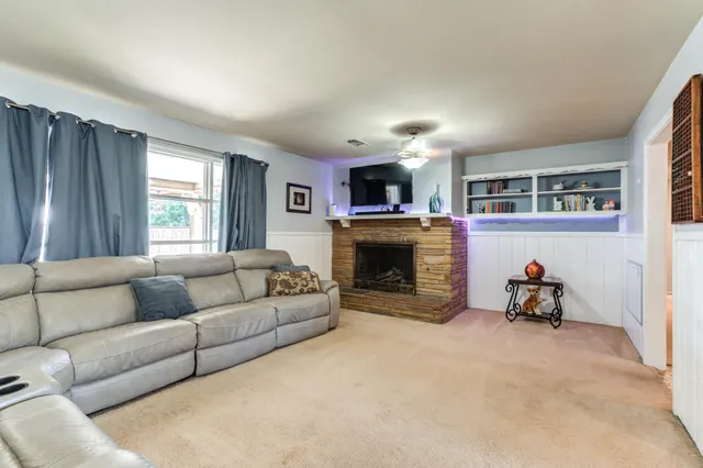 Photo 7 — 2132 69th Street, Lubbock, TX 79412